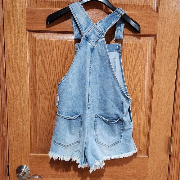 WILD FABLE Women's XS Denim Distressed Blue Jean Bib Overalls Shortalls NWOT NEW - Picture 2 of 3